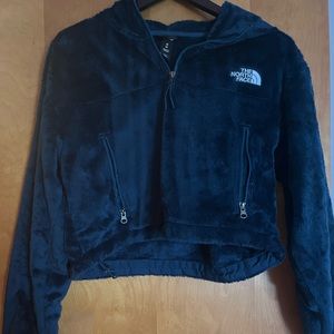 North face cropped hoodie very soft! Zipper pockets